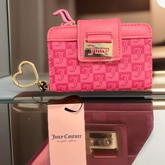 Juicy Couture Wallet/Tweezers & Bear Keychain Set - Picture 2 of 11